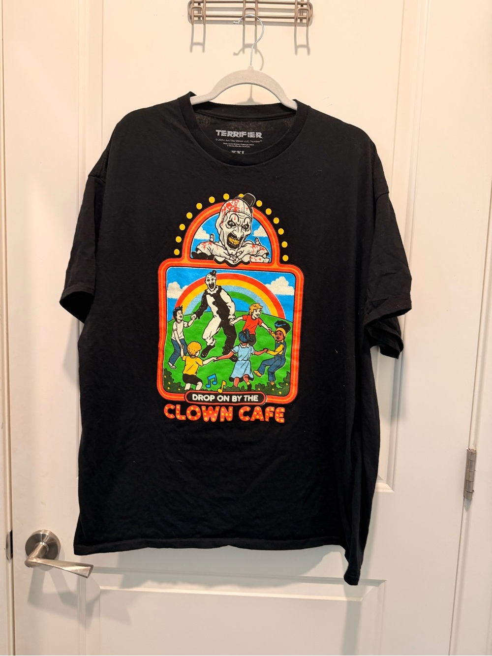 Terrifier Drop On By The Clown Cafe Steven Rhodes
Graphic T-Shirt Size  XXL